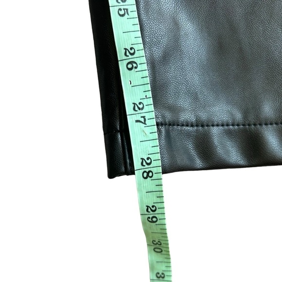 Abercrombie & Fitch Curve Love Vegan Leather 90s Relaxed Pant size 6/28S short - Picture 9 of 9